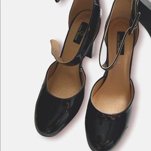 Patent leather block heel shoes